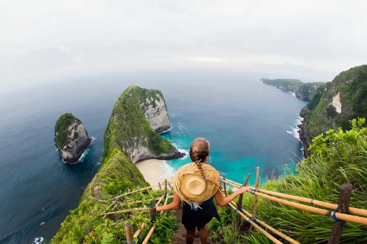 Iconic T-Rex cliff at Kelingking Beach, Nusa Penida